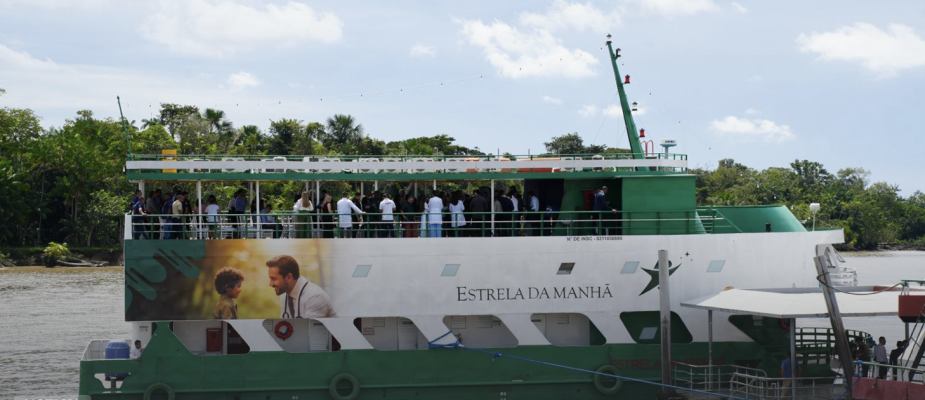 Barco lleva atención médica y retoma misión histórica en el Amazonas